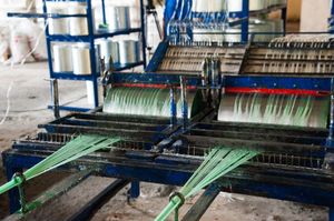 Herstellung von Fiberglas erklärt: Die Wissenschaft hinter Gewindefestigkeit und industrieller Haltbarkeit