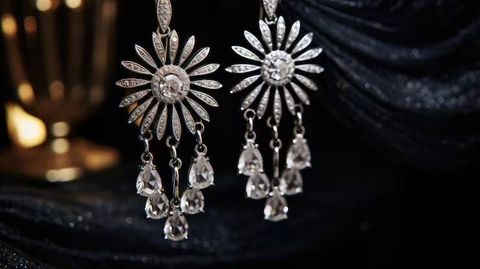 Ruby Necklaces Guide to Elegant Styles, Gemstone Features, and Design Details