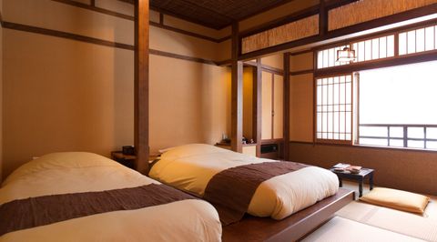 Japan Stay Booking Guide: Ryokan or Hotel — Which Is Right for You?