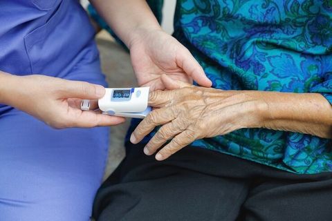 Diabetes Care in Seniors Guide: Symptoms, Glucose Tracking, Nutrition, Activity and Safety Tips
