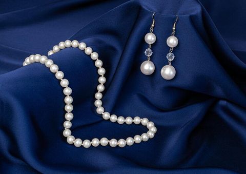 Pearl Jewellery Explored: Pearl Types, Necklace and Earring Designs and Care Practices
