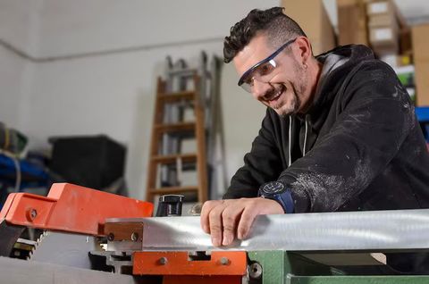 CO2 Laser Cutting Machines Guide With Precision Cutting and Manufacturing Insights