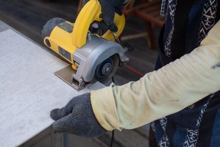 Tile Cutting Machines Guide: Types, Components, Working Methods, Uses and Key Features