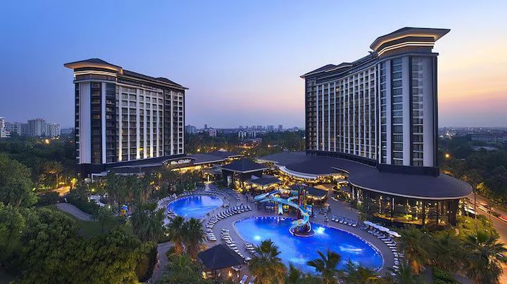 Luxury Hotel Knowledge: Suites, Amenities, Dining Experiences, Recreation and Hospitality