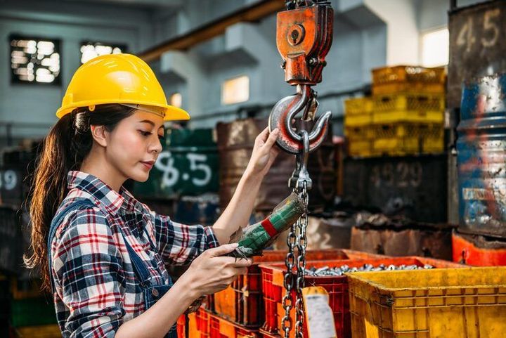 Material Handling Tools: Insights for Safer Lifting and Transport
