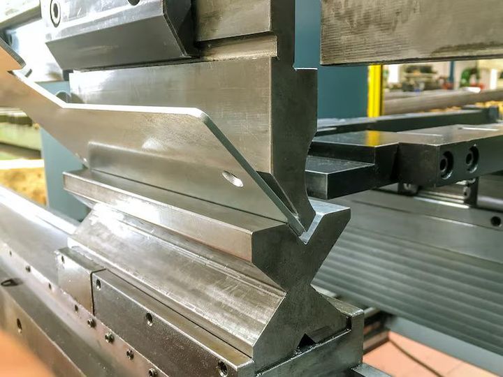 Sheet Metal Bending Machines Guide: Designs, Working Principles, Materials and Key Features