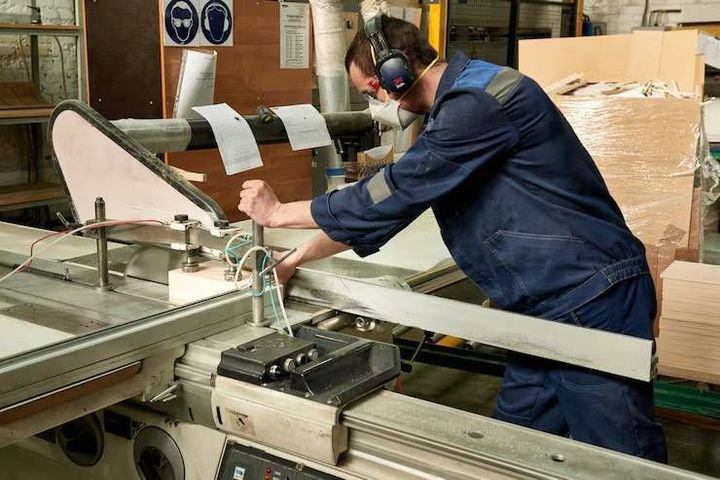 Sticker Cutting Machines Guide: Cutting Methods, Machine Designs, Materials and Uses