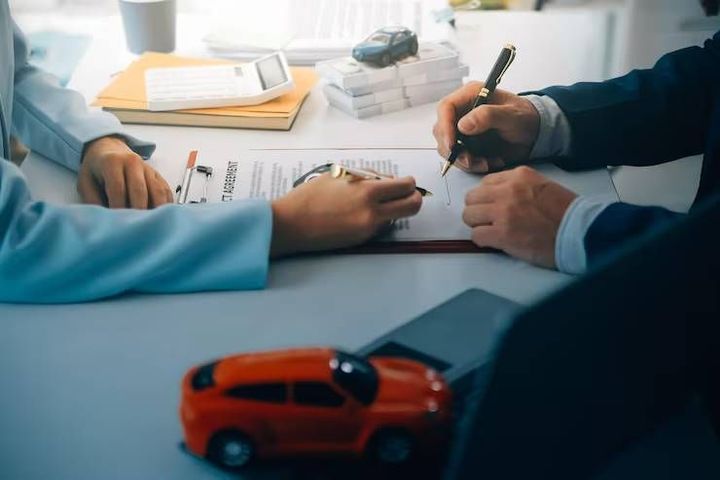 Auto Insurance Explore: Coverage Types, Policy Features, Vehicle Protection and Claims