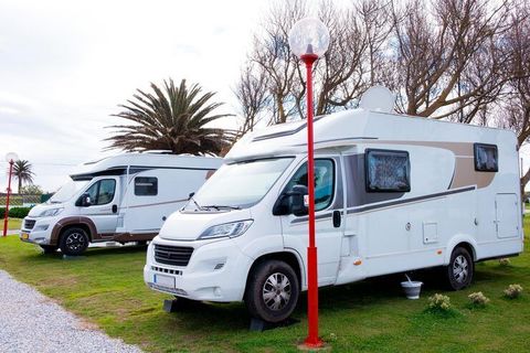 Camper Van Rental Guide: Vehicle Types, Travel Routes and Booking Guidelines