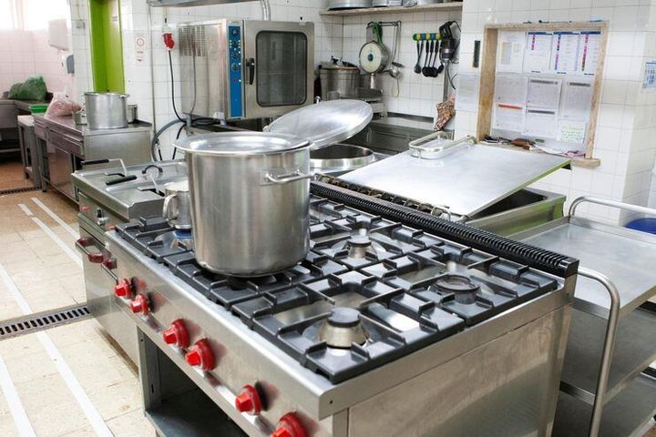 Commercial Kitchen Equipment Guide: Cooking Appliances, Tools, Storage and Selection Factors