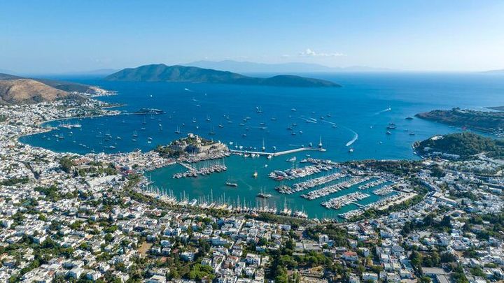 Explore the Turkish Riviera With Beaches, Resorts, and Travel Information