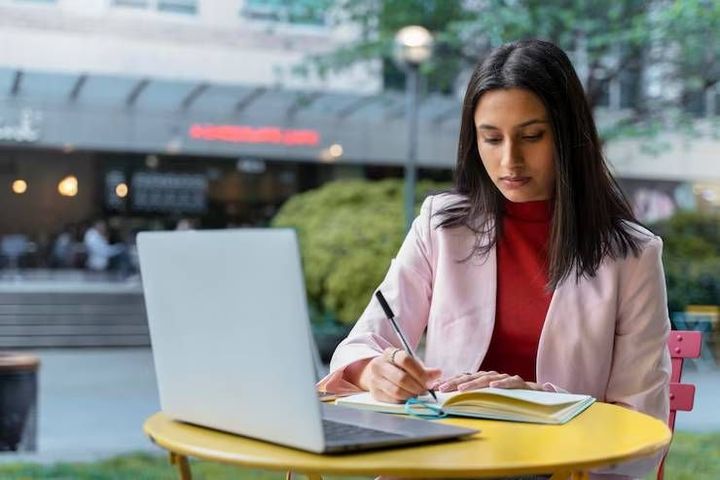 Online Degree Programs Guide With Courses, Learning Options, and Education Insights