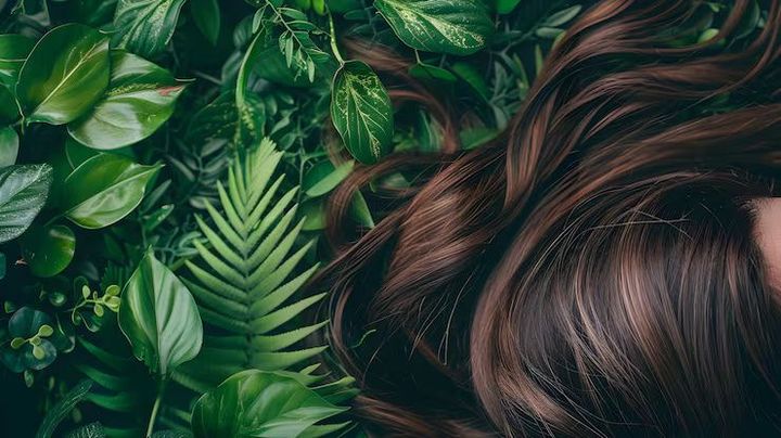 Natural Hair Growth Tips: Scalp Care, Hair Routines, Nutrition and Factors Affecting Growth