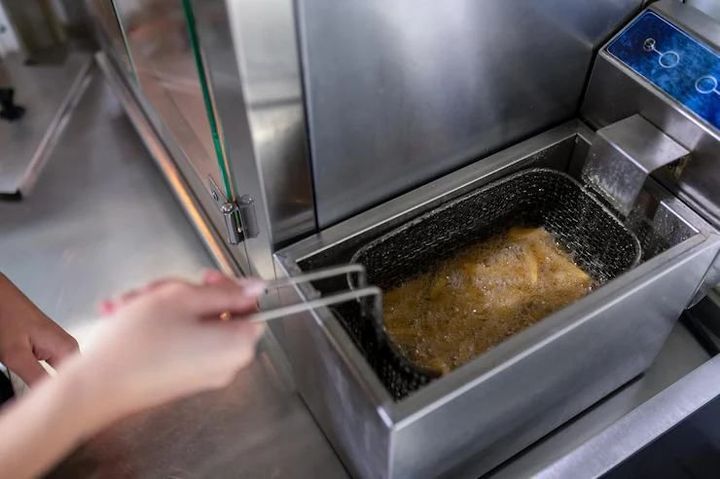 Explore How Modern Commercial Deep Fryers Are Transforming Restaurant Kitchen Operations