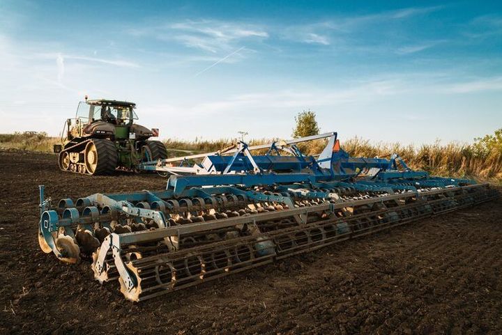 Agricultural Equipment Guide: Tractors, Harvesters, Tillers, Sprayers and Essential Uses