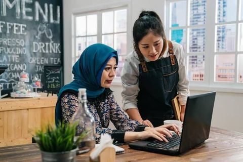 Panduan Bekerja di Indonesia: Pengajuan Visa, Dokumen, Persyaratan Kelayakan, dan Persyaratan Hukum
