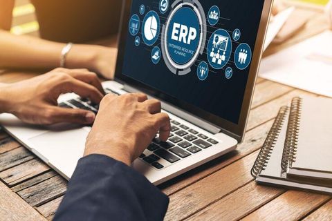 คู่มือซอฟต์แวร์ ERP: ประเภทระบบ ฟังก์ชันธุรกิจ การเชื่อมต่อข้อมูล และแนวทางการใช้งานในองค์กร