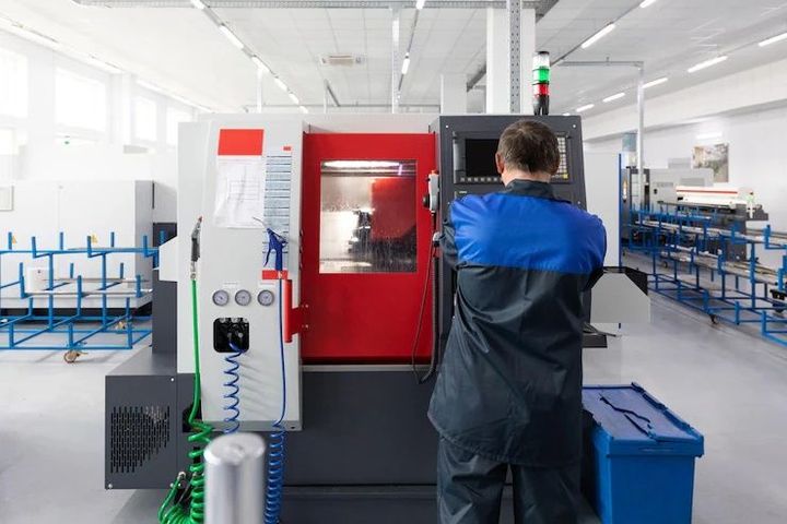 Blow Molding Machines: Insights Into Components, Processes and Performance