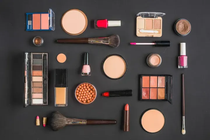 Makeup Products Guide: Types, Ingredients & Safety