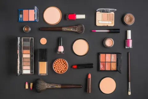 Makeup Products Guide: Types, Ingredients & Safety