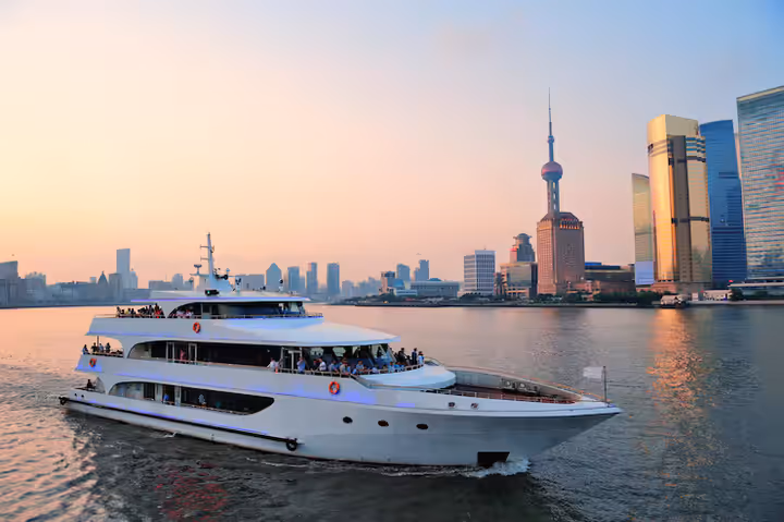 Dubai Yacht Charter: Learn About Yacht Types, Facilities and Charter Planning