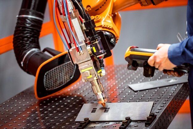 Überblick über Automatisierungstechnik: Montage, Robotik, Sensorik, Steuerungstechnik und industrielle Anwendungen