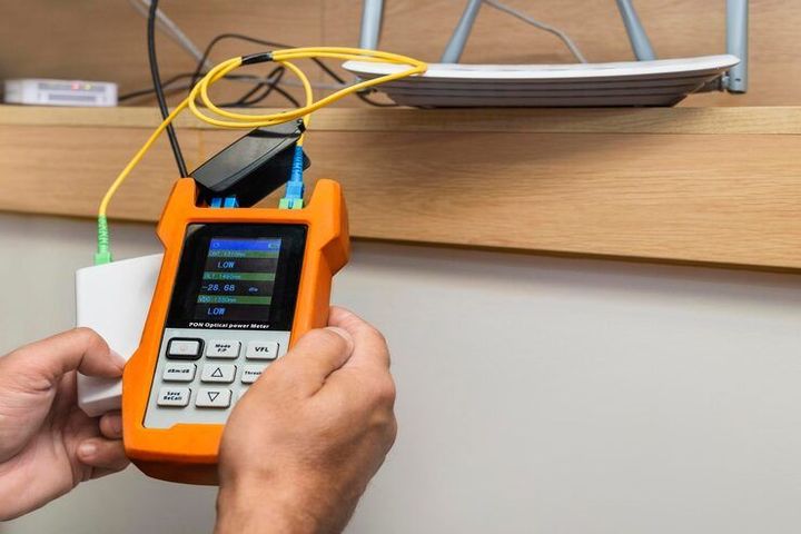 Optical Power Meter Guide: Device Types, Measurement Methods, Features and Fiber Testing